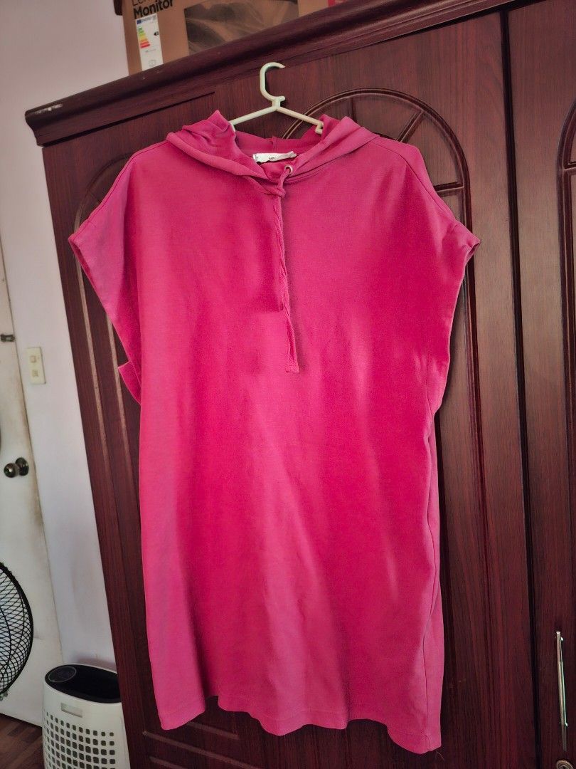Mango Red Dress Hoodie (Category: Coats, Jackets and Outerwear) located in Cavite. Submitted by redgelu (Listing ID 1431604598, Image 2). Description: - Mango red hoodie - Simple design - Features a hood - Size tag visible in photos - Made in Bangladesh - Solid red color.
