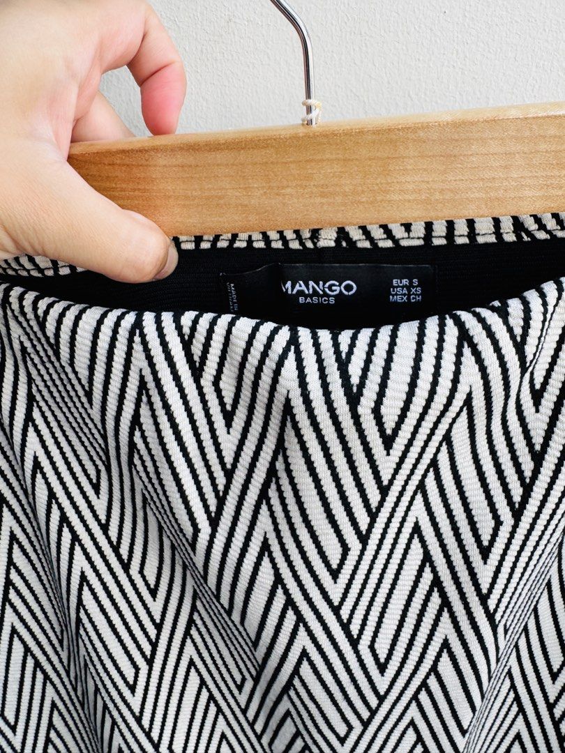 Mango Skirt (Category: Skirts) located in Cavite. Submitted by chaidc (Listing ID 1431669074, Image 2). Description: Brand: Mango Size: Small Mango skirt strechable fabric.
