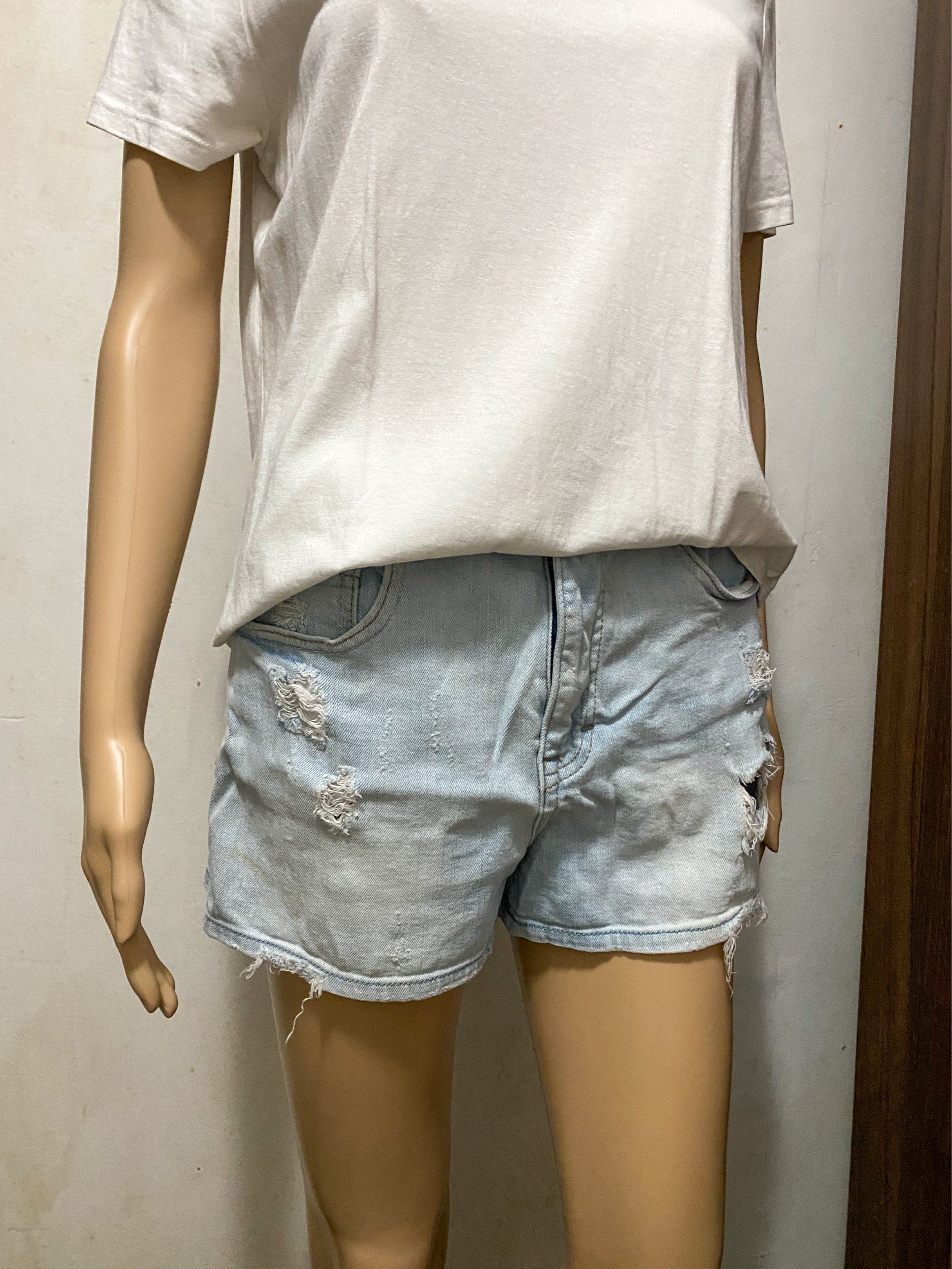 Denim Twisted Waist Shorts (Category: Shorts) located in Manila. Submitted by passmystyle (Listing ID 1431725830, Image 1). Description: Size US 4.