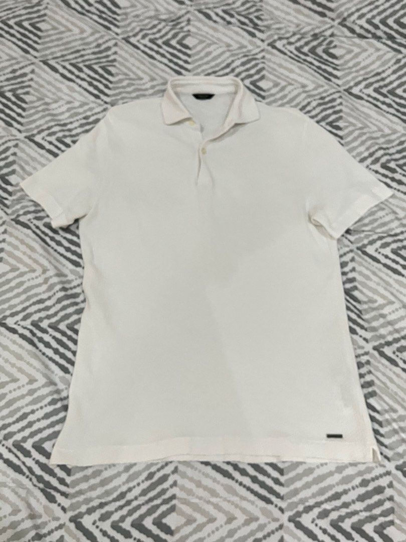 Authentic Massimo Dutti Textured Knit Polo Shirt (White) (Category: Tshirts & Polo Shirts ) located in Makati City. Submitted by socalkid (Listing ID 1431766830, Image 1). Description: Massimo Dutti Textured Knit Polo Shirt (White) Size: M 20.5 x 28 Features a small metal brand tag and theee-button placket 🫧 Excellent condition, no issue 🇺🇸 Bought in the US 💯% Authentic 💵 Price slightly negotiable 🛵 On-hand | Ready to ship ⚠️ Free shipping 