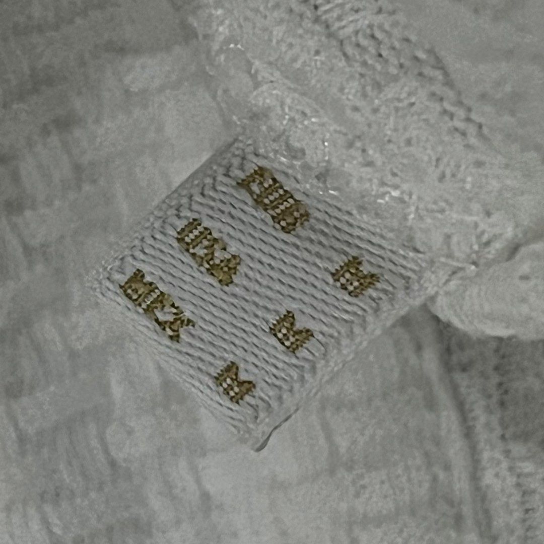 Authentic Massimo Dutti Textured Knit Polo Shirt (White) (Category: Tshirts & Polo Shirts ) located in Makati City. Submitted by socalkid (Listing ID 1431766830, Image 3). Description: Massimo Dutti Textured Knit Polo Shirt (White) Size: M 20.5 x 28 Features a small metal brand tag and theee-button placket 🫧 Excellent condition, no issue 🇺🇸 Bought in the US 💯% Authentic 💵 Price slightly negotiable 🛵 On-hand | Ready to ship ⚠️ Free shipping 
