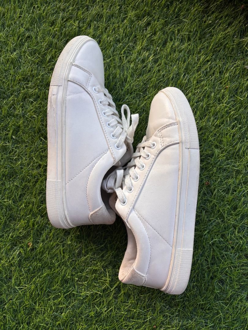 Milliot White Shoes (Category: Sneakers) located in Kuala Lumpur. Submitted by avsixl (Listing ID 1431663757, Image 2). Description: EU38 used (6/10) *please refer to pictures for the condition - 📍 COD @ KL or Seri Kembangan.