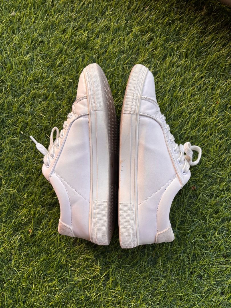 Milliot White Shoes (Category: Sneakers) located in Kuala Lumpur. Submitted by avsixl (Listing ID 1431663757, Image 3). Description: EU38 used (6/10) *please refer to pictures for the condition - 📍 COD @ KL or Seri Kembangan.