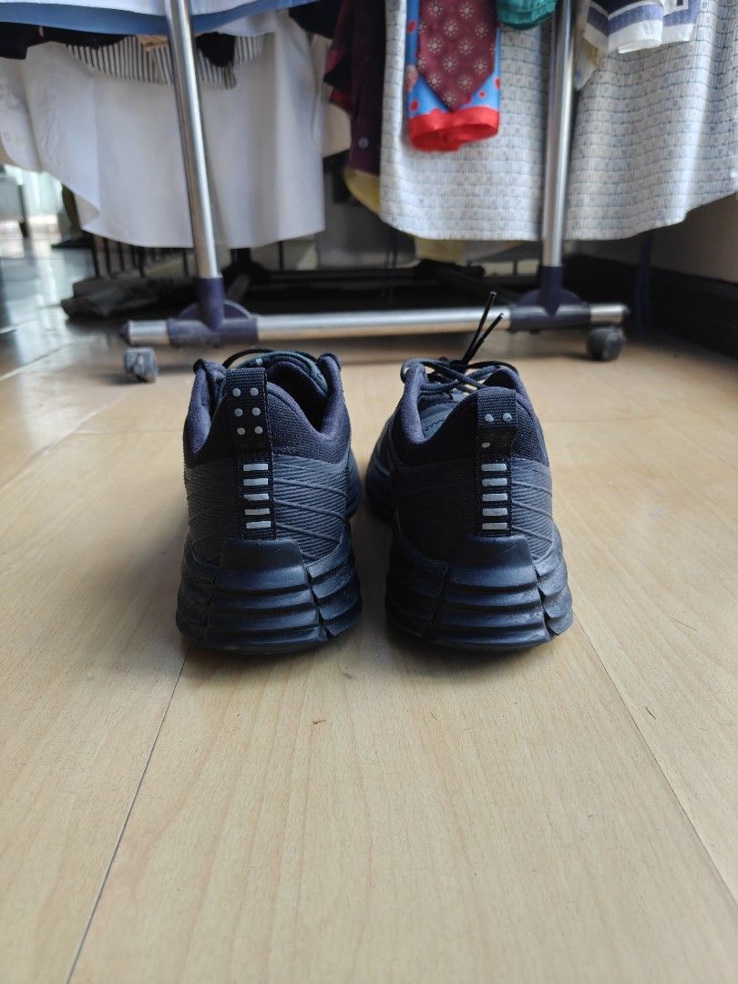 Nike Lunar Roam Triple black (Category: Sneakers) located in Quezon City. Submitted by lancelooot (Listing ID 1431578035, Image 3). Description: Nike Lunar Roam size 9.5 9/10 condition mainly used for work only with OG box 1500.