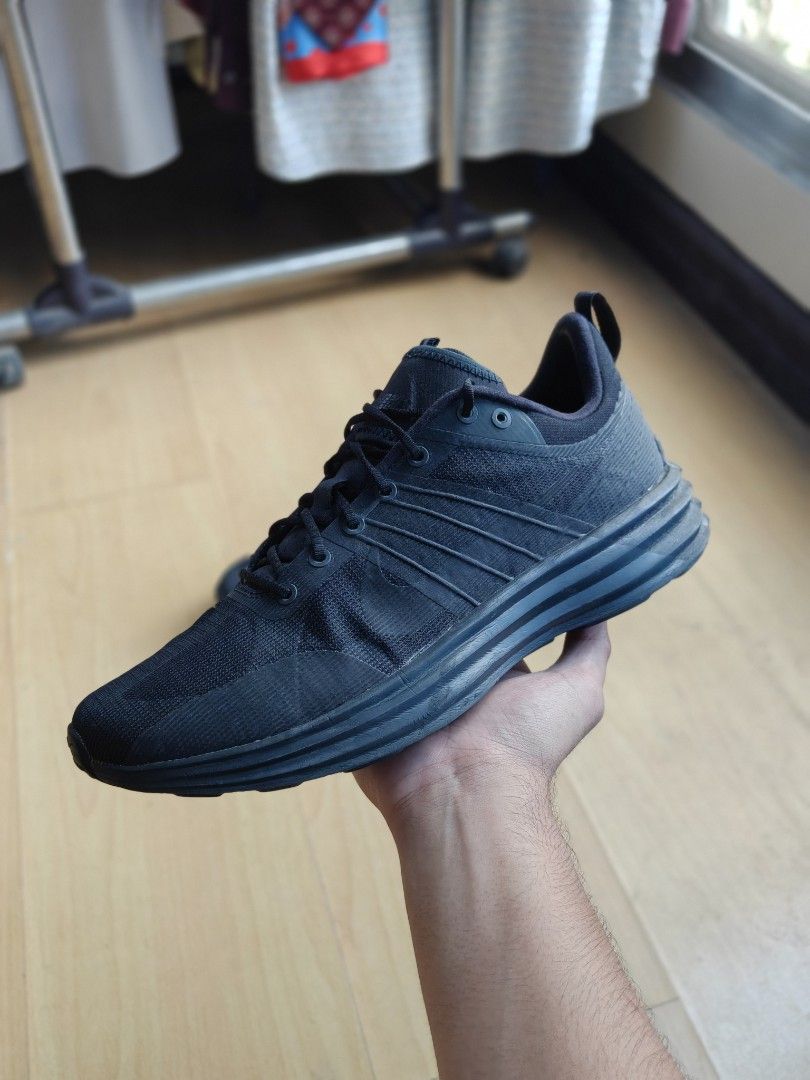 Nike Lunar Roam Triple black (Category: Sneakers) located in Quezon City. Submitted by lancelooot (Listing ID 1431578035, Image 1). Description: Nike Lunar Roam size 9.5 9/10 condition mainly used for work only with OG box 1500.