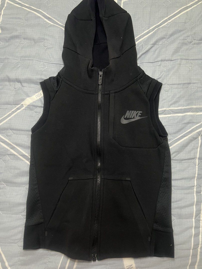 Nike Sleeveless Hoodie Vest (Category: Babies & Kids Fashion) located in Rizal. Submitted by itsmecarebear (Listing ID 1431582513, Image 1). Description: - Nike sleeveless hoodie vest - Size: S (fits kids aged 4-5 years old) - Features: Full-length zipper, hood, Nike logo - Design: Pockets and mesh detailing on sides - Made in China.