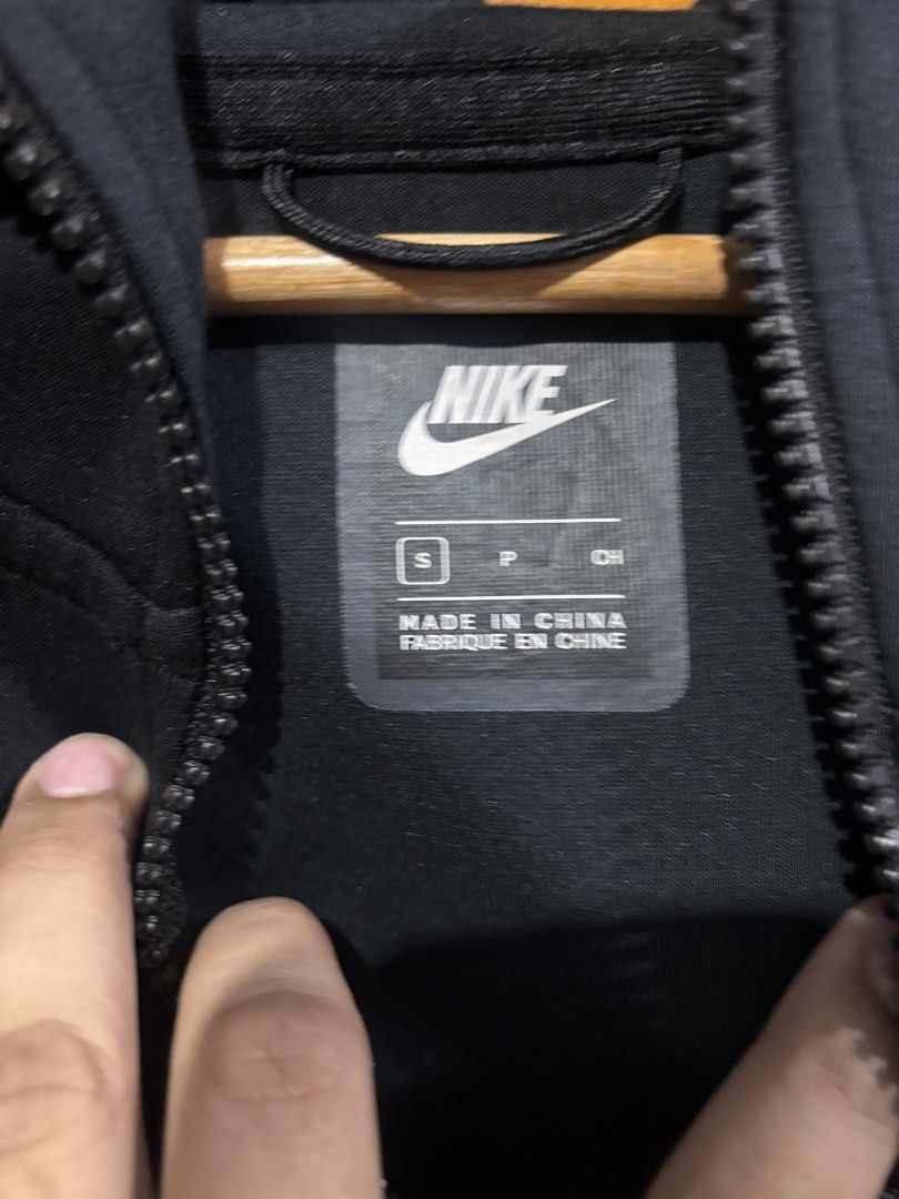 Nike Tech Fleece Full-Zip Hoodie (Category: Coats, Jackets and Outerwear) located in Manila. Submitted by cench. (Listing ID 1431695212, Image 3). Description: - Nike Tech Fleece hoodie - Black color - Size: S - Full-zip closure - High collar - Side zip pockets - Nike logo on chest - Made in China - NO ISSUE EXCELLENT CONDITION 20x26 dimensions 2k.