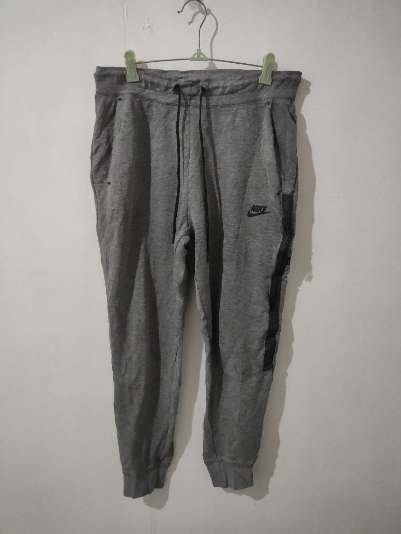 Nike Techfleece Pants (Category: Joggers) located in Ozamiz City. Submitted by ukaygrails (Listing ID 1431720110, Image 1). Description: Good condition W28-32 L37 very minor issue tignan nalang last pic napakaminor nyan at madali lang yan ipatahi.