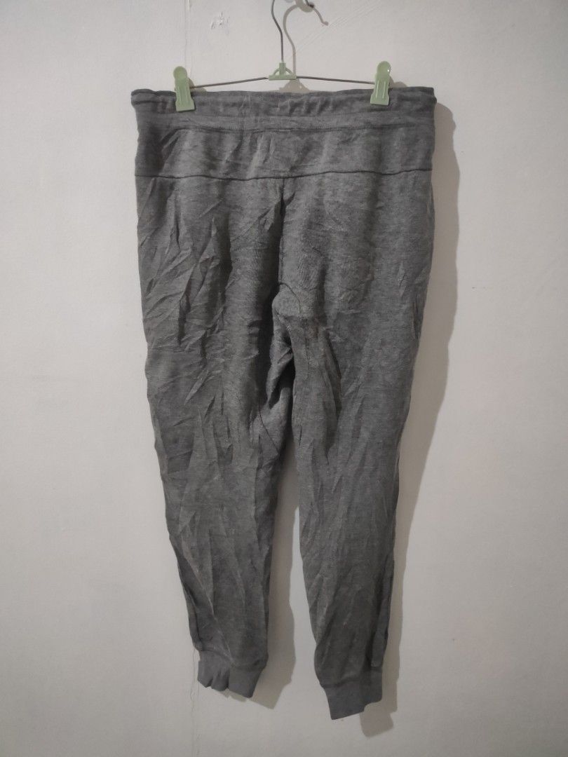 Nike Techfleece Pants (Category: Joggers) located in Ozamiz City. Submitted by ukaygrails (Listing ID 1431720110, Image 2). Description: Good condition W28-32 L37 very minor issue tignan nalang last pic napakaminor nyan at madali lang yan ipatahi.