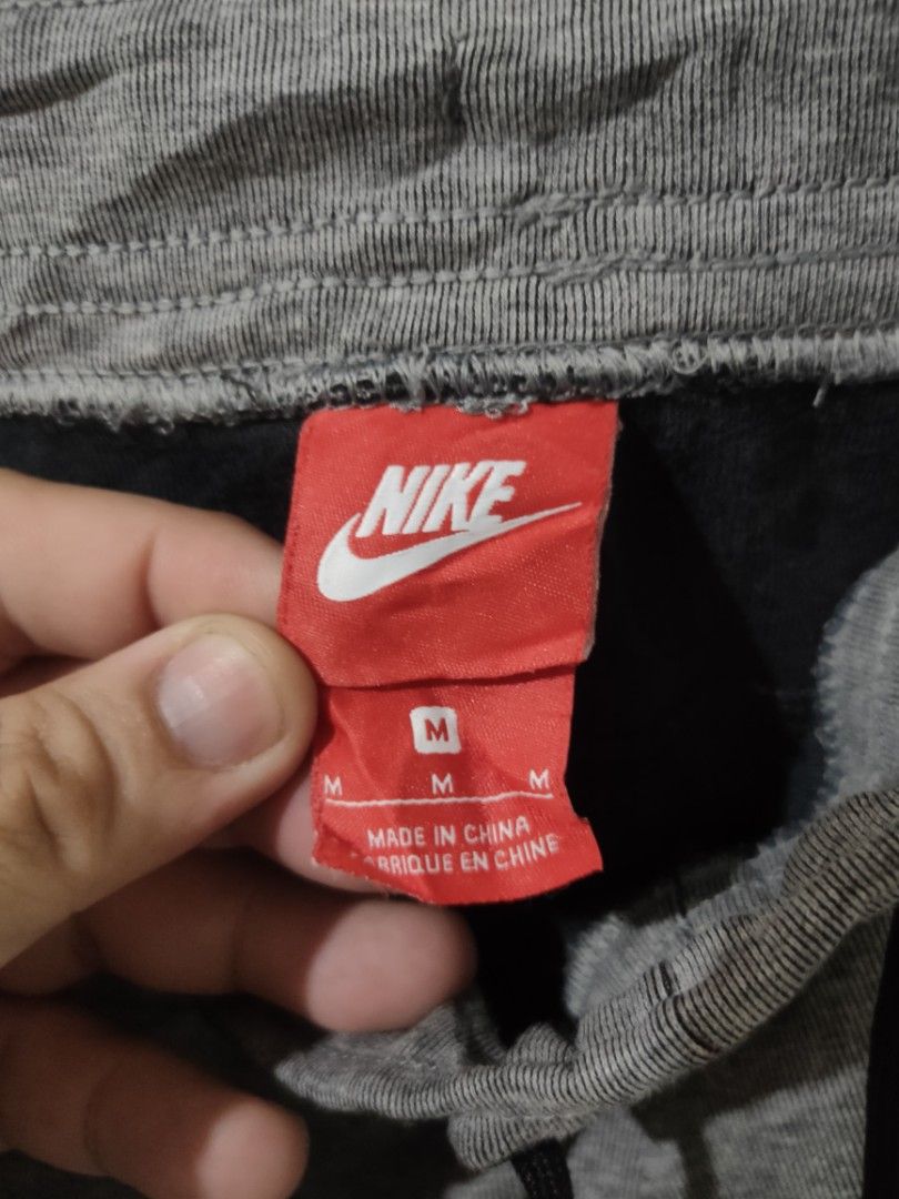 Nike Techfleece Pants (Category: Joggers) located in Ozamiz City. Submitted by ukaygrails (Listing ID 1431720110, Image 3). Description: Good condition W28-32 L37 very minor issue tignan nalang last pic napakaminor nyan at madali lang yan ipatahi.