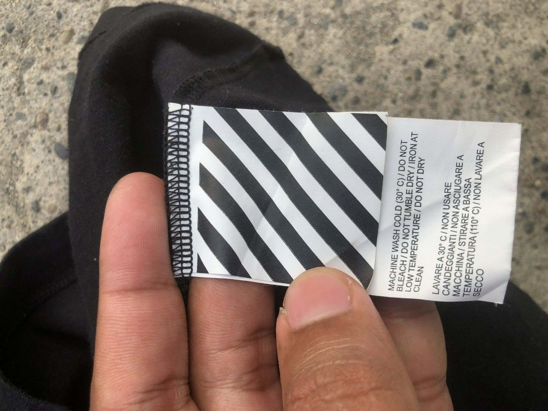 OFF WHITE ( AUTHENTIC ) (Category: Tshirts & Polo Shirts ) located in Cabagan. Submitted by ukayflips (Listing ID 1431576659, Image 3). Description: DIMES W 22.5 L 29.5 EXCELLENT CONDITION COMPLETE TAGS AND WASHTAGS COLOR RATE 9.6/10 ISSUE MINIMAL HAIRLINES.