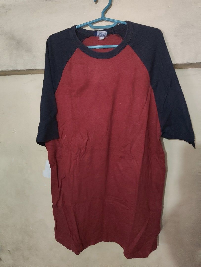 Old Navy (Category: Tshirts & Polo Shirts ) located in Manila. Submitted by joernc (Listing ID 1431619044, Image 1). Description: Old Navy Raglan Shirt Condition: Good Color Rate: 9/10 Size: Medium Dimes: 19 x 29 Issues: Stain sa harap 250 .