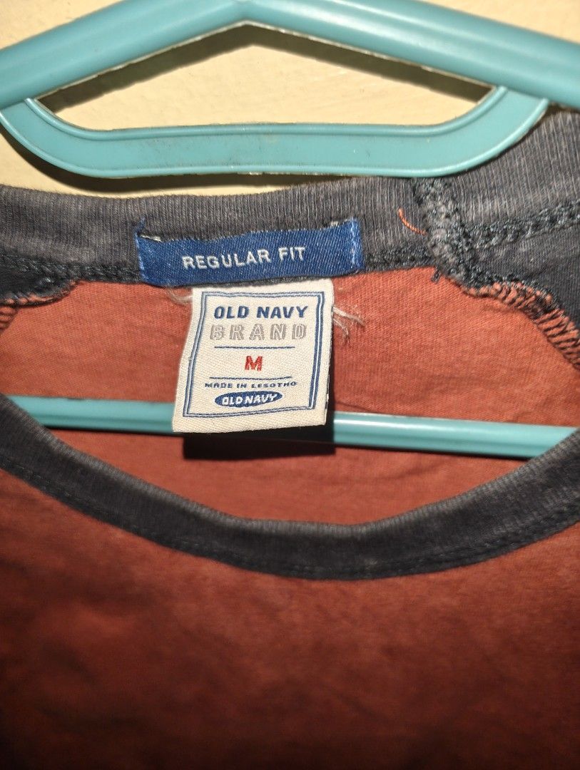 Old Navy (Category: Tshirts & Polo Shirts ) located in Manila. Submitted by joernc (Listing ID 1431619044, Image 3). Description: Old Navy Raglan Shirt Condition: Good Color Rate: 9/10 Size: Medium Dimes: 19 x 29 Issues: Stain sa harap 250 .