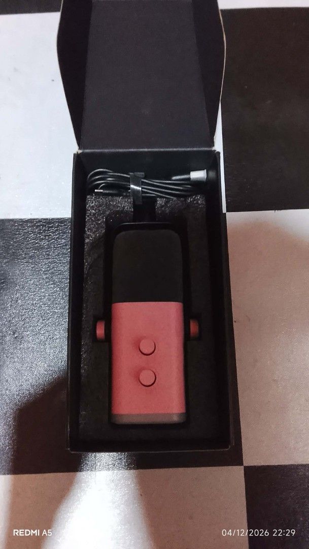 pink fifine microphone (Category: Microphones) located in Manila. Submitted by eloah.shop (Listing ID 1431745256, Image 1). Description: -good audio -noise cancellation -free mic stand -free pop filter.