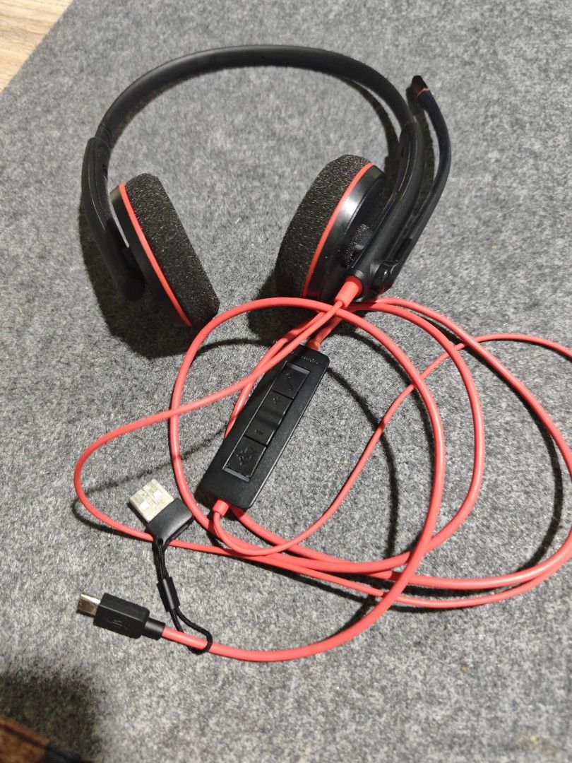 Plantronics C3220 USB-C Headset (Category: Headphones & Headsets) located in Pasay City. Submitted by decluterring101a (Listing ID 1431668650, Image 1). Description: - Plantronics C3220 USB-C Headset - In-line volume and mute controls - Comfortable padded earcups - Flexible microphone boom - USB-C connector - Stylish black design with red accents.