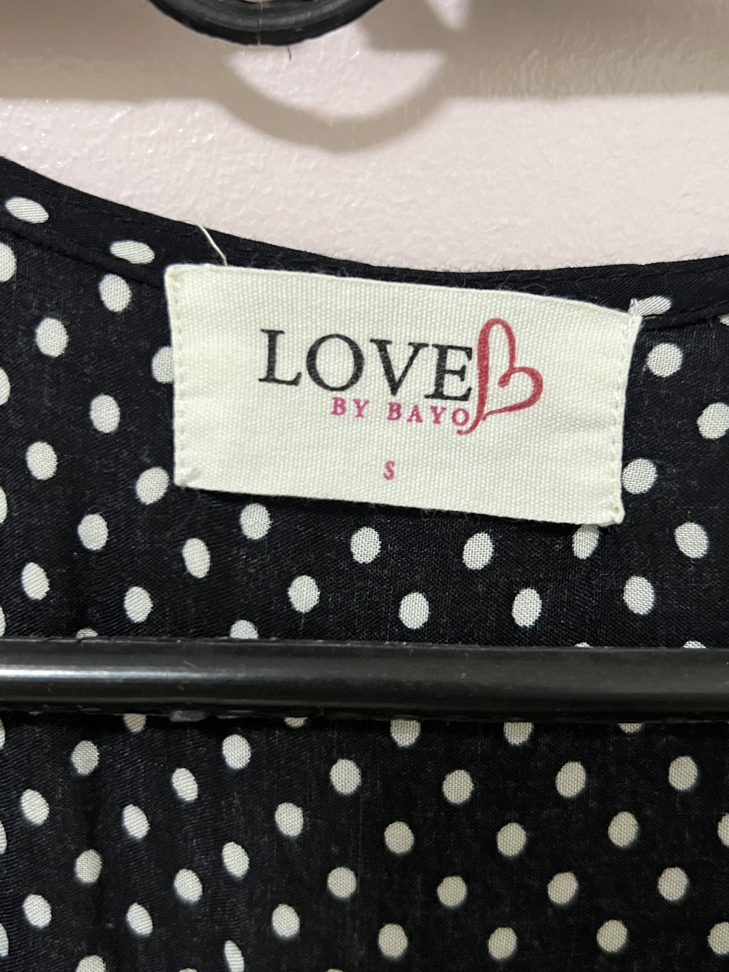 Polka Dot Off Shoulder Top (Category: Blouses) located in Quezon City. Submitted by rheisells_ (Listing ID 1431698807, Image 2). Description: .