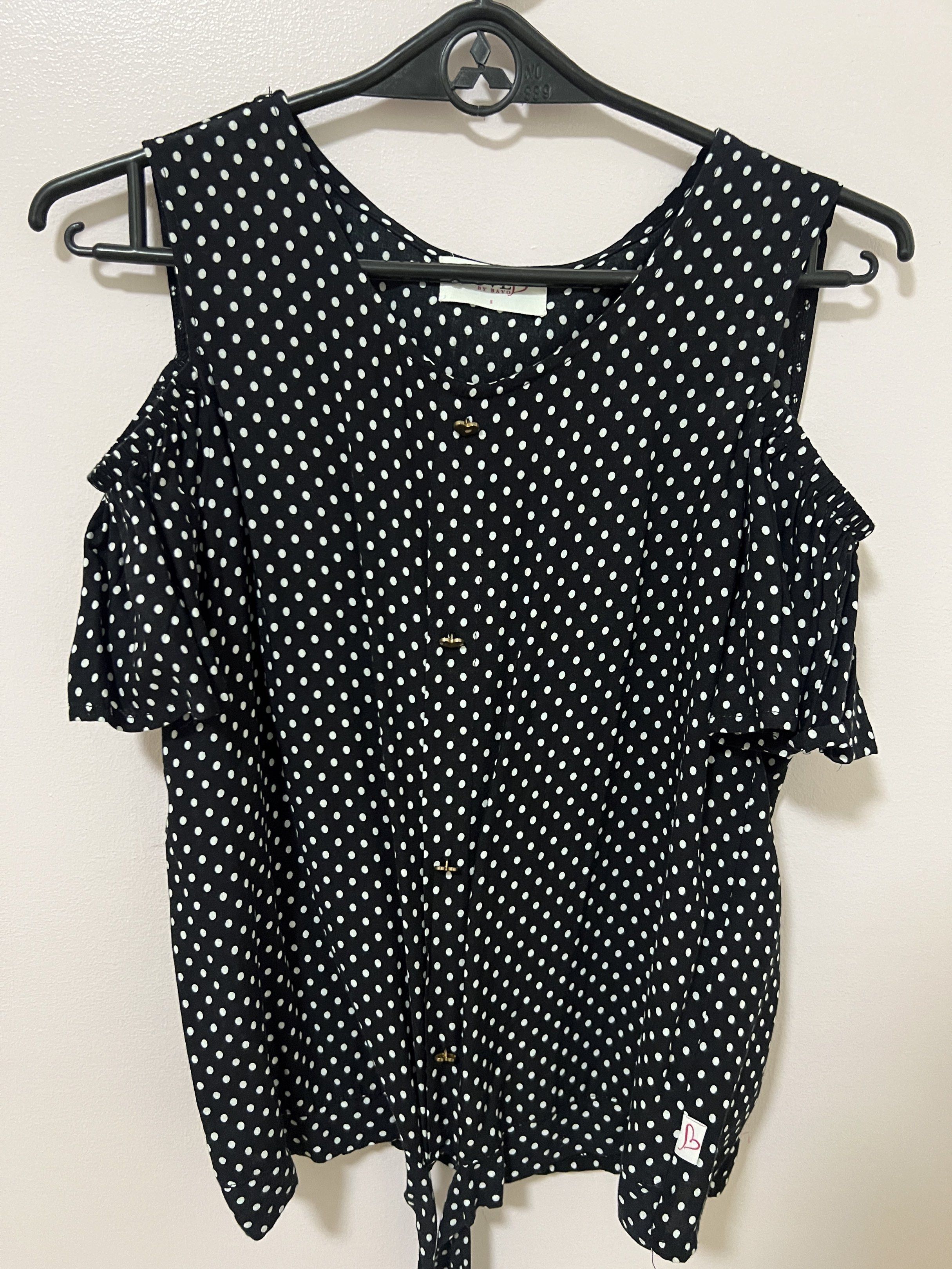Polka Dot Off Shoulder Top (Category: Blouses) located in Quezon City. Submitted by rheisells_ (Listing ID 1431698807, Image 1). Description: .