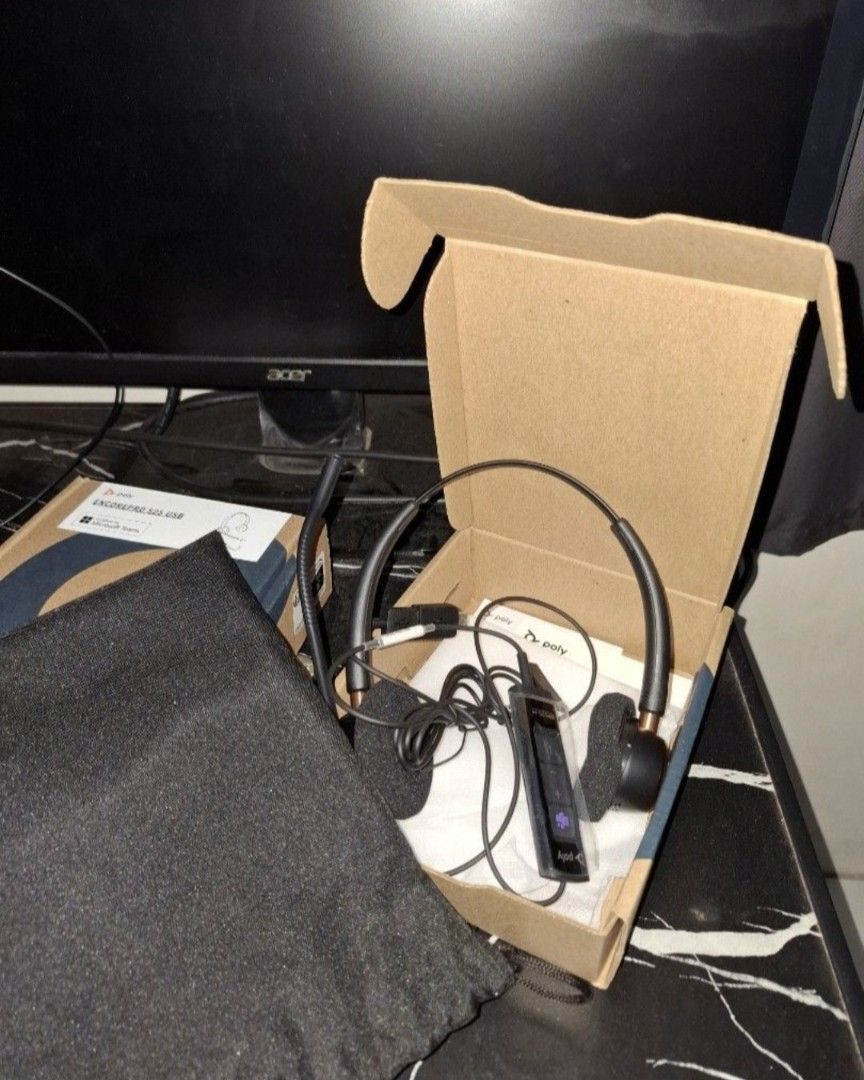 Poly EncorePro 525 USB Headset MIDYEAR SALE (Category: Headphones & Headsets) located in Bulacan. Submitted by firsthand_personalstuff (Listing ID 1431669105, Image 3). Description: Steal Price!!! Plantronics Encorepro 525 USB Brandnew and like new Original Price 8000 brandnew - 2000 like new - 1000.