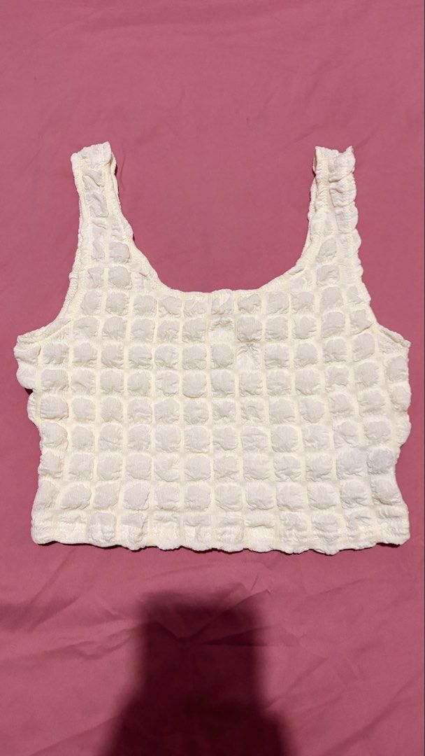 Popcorn Sleeveless Cream Crop Top (Category: Sleeveless) located in Marilao. Submitted by ac_declutters (Listing ID 1431725604, Image 1). Description: .