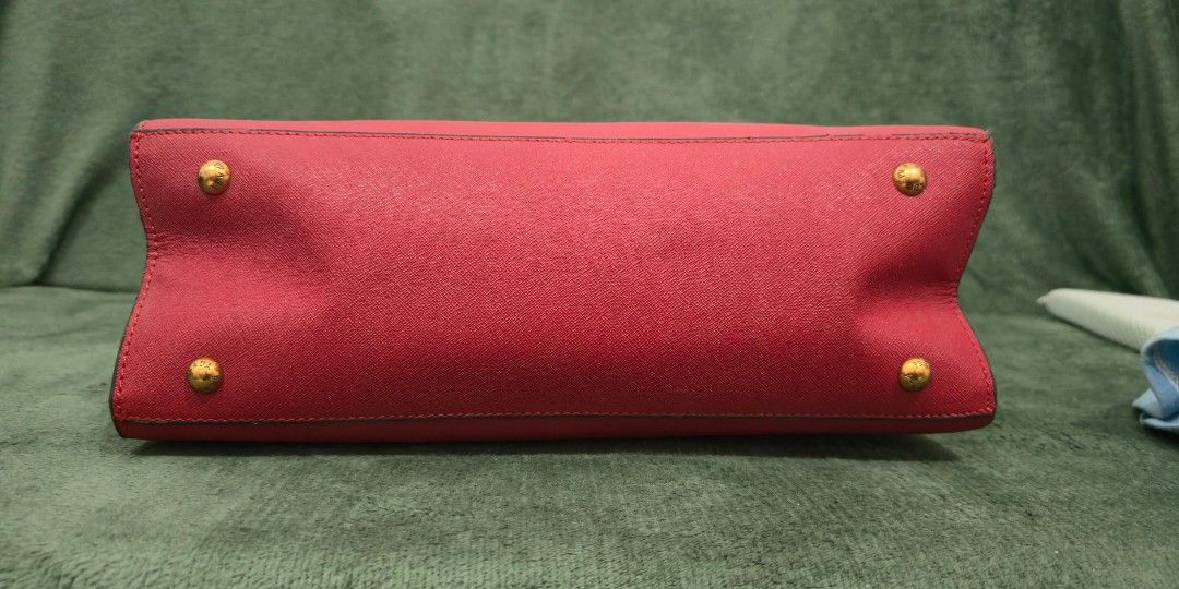 Prada Red Chrome Saffiano Leather Bag (Category: Luxury Bags & Wallets) located in Bacoor. Submitted by deux_trading_corporation (Listing ID 1431699260, Image 3). Description: Prada Red Chrome Saffiano Leather Bag Condition: Rank A - with minimal signs of use pm your tawad. Payment first..