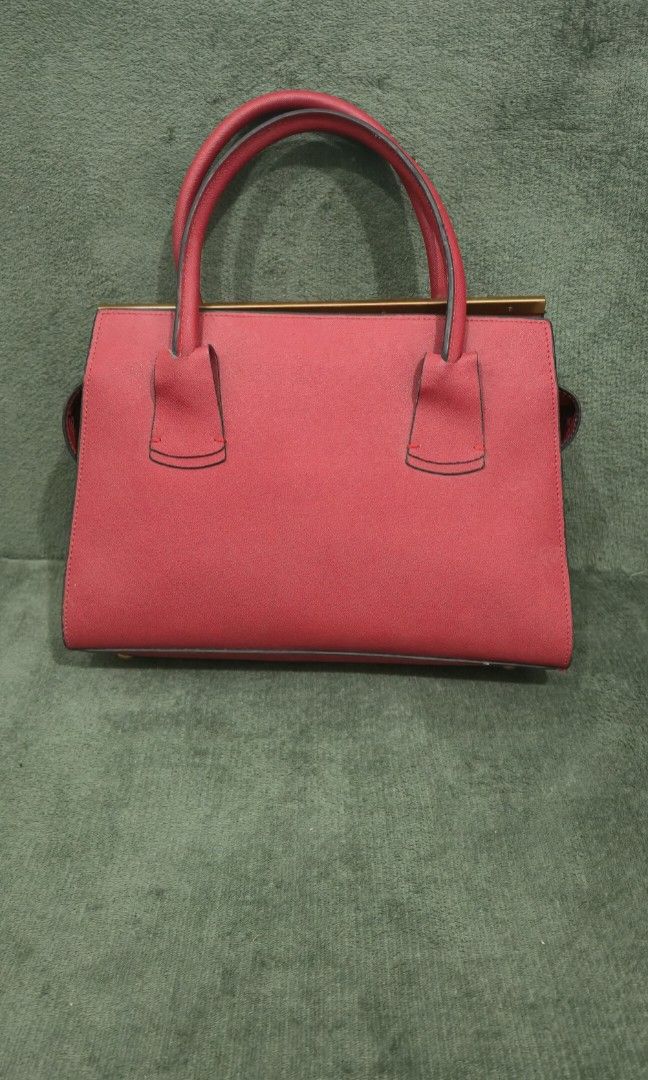 Prada Red Chrome Saffiano Leather Bag (Category: Luxury Bags & Wallets) located in Bacoor. Submitted by deux_trading_corporation (Listing ID 1431699260, Image 2). Description: Prada Red Chrome Saffiano Leather Bag Condition: Rank A - with minimal signs of use pm your tawad. Payment first..