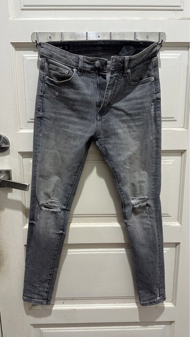 pull n bear (Category: Jeans & Leggings) located in Besut. Submitted by adamhmdn_ (Listing ID 1431645899, Image 1). Description: size 29-30 boleh pakai new design pb .