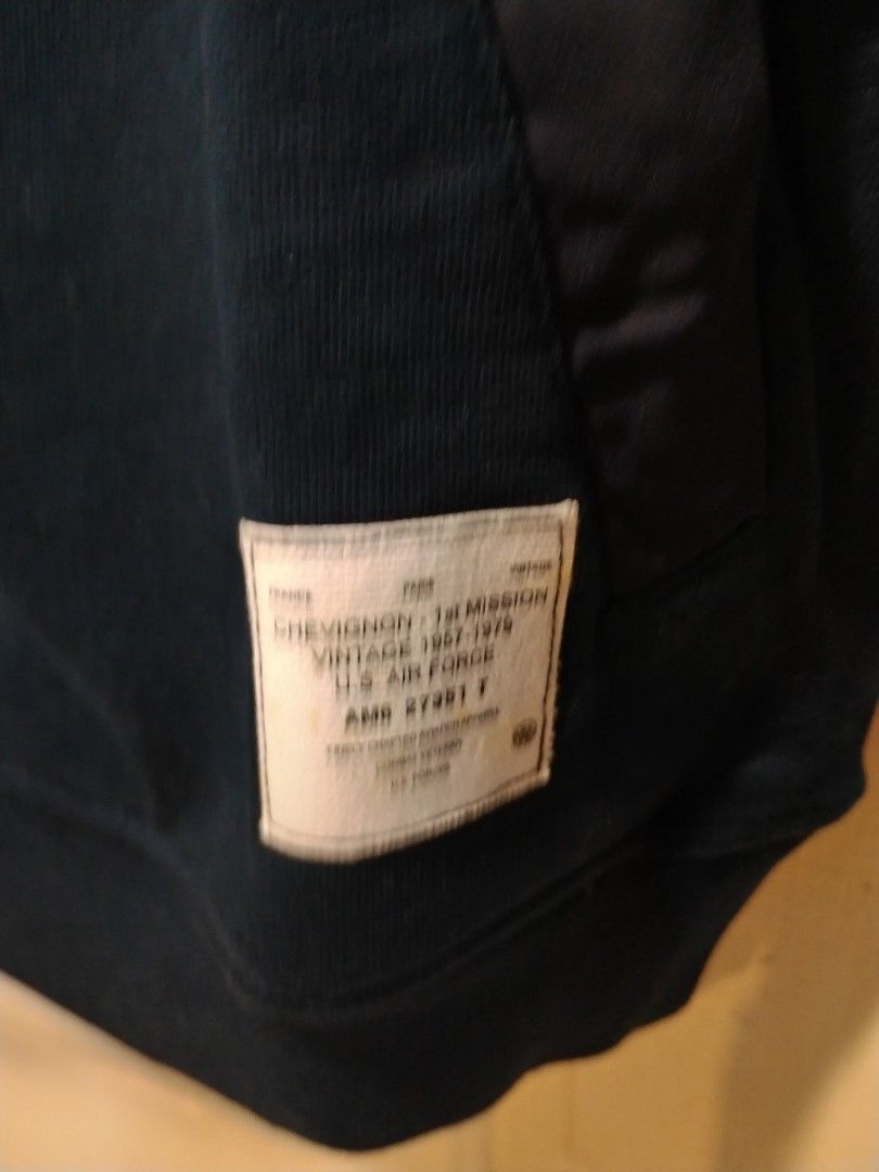 Pullover （分類：外套及戶外衣服）位於 Hong Kong。 由 aykm2016 提交（商品編號 1431674563，圖片 4）。簡介： 。