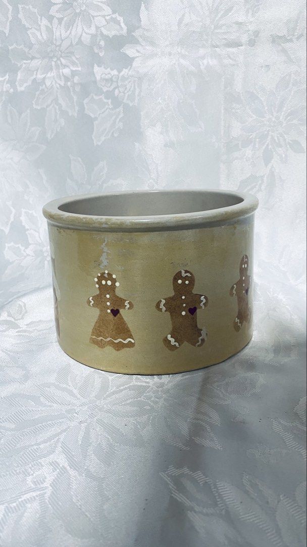 Robinson Ransbottom Gingerbread Crock (Category: Food Organization & Storage) located in Quezon City. Submitted by smithram (Listing ID 1431655728, Image 2). Description: - Festive gingerbread house and man design - Made by Robinson Ransbottom, Roseville, Ohio - stoneware Low jar, 1-quart capacity - Beige exterior with hand-painted details - Ideal for kitchen organization (storing kitchen utensils), as a candy dish or a holiday display.