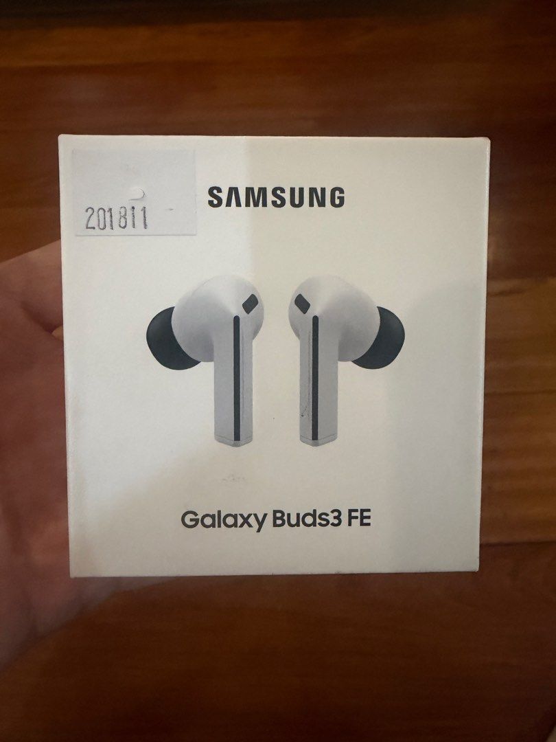 Samsung Galaxy Buds3 FE (Category: Earphones) located in Manila. Submitted by mr.arnie (Listing ID 1431698121, Image 1). Description: - Samsung Galaxy Buds3 FE - Gray - Compatible with Android 11.0 or higher - Requires 1.5GB+ RAM - Features may vary on non-Samsung devices - Made in Vietnam - Manufactured on 2025.11.12.