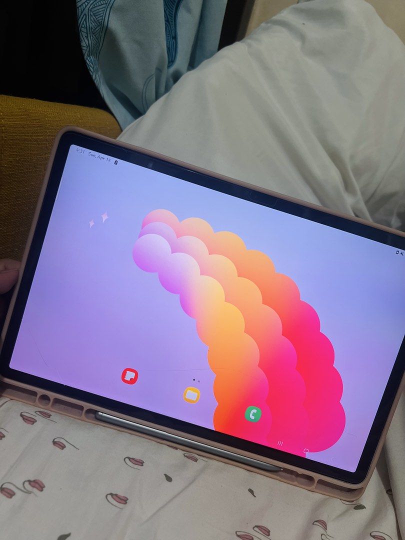 Samsung Galaxy Tab S7 FE (Category: Samsung) located in Makati City. Submitted by gracee0011 (Listing ID 1431666168, Image 2). Description: FS: Samsung Galaxy Tab S7 FE (Wifi + Sim) 128 GB + 6GB PLS READ IF INTERESTED 🤍 100% original. Rarely used it. usually for watching lang kaya no scratches on the screen and unit. - Slightly Negotiable - Free case (with signs of use) - Free s pen - No charger included (type c) - 12.4 screen perfect tablet for