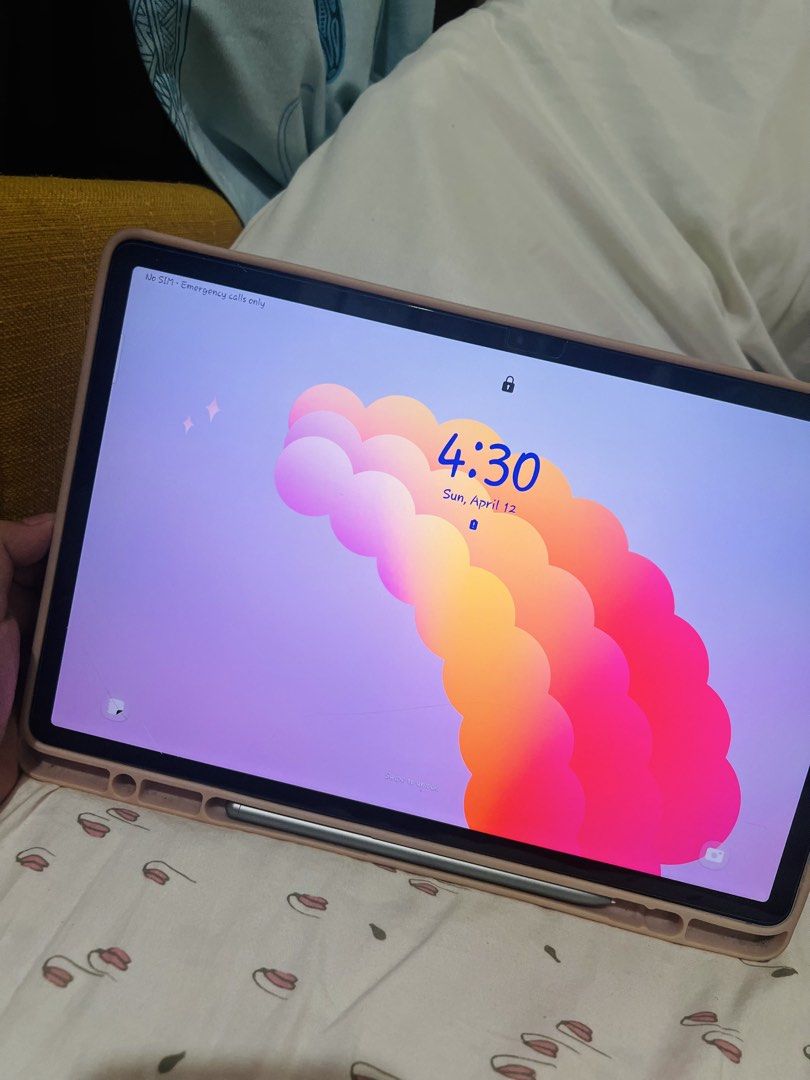 Samsung Galaxy Tab S7 FE (Category: Samsung) located in Makati City. Submitted by gracee0011 (Listing ID 1431666168, Image 3). Description: FS: Samsung Galaxy Tab S7 FE (Wifi + Sim) 128 GB + 6GB PLS READ IF INTERESTED 🤍 100% original. Rarely used it. usually for watching lang kaya no scratches on the screen and unit. - Slightly Negotiable - Free case (with signs of use) - Free s pen - No charger included (type c) - 12.4 screen perfect tablet for