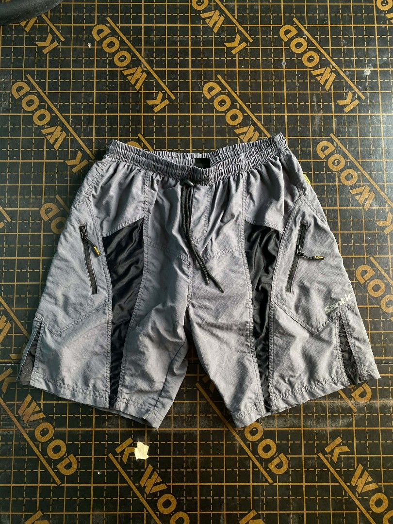 Santic Cycling Shorts - XL (Category: Activewear) located in Manila. Submitted by raymondrob54698 (Listing ID 1431737344, Image 1). Description: - Santic cycling shorts - Color: Gray with black accents - Size: XL - Features: - Zippered pockets - Elastic waistband with drawstring - Santic logo on leg - Ideal for cycling and outdoor activities with pad.