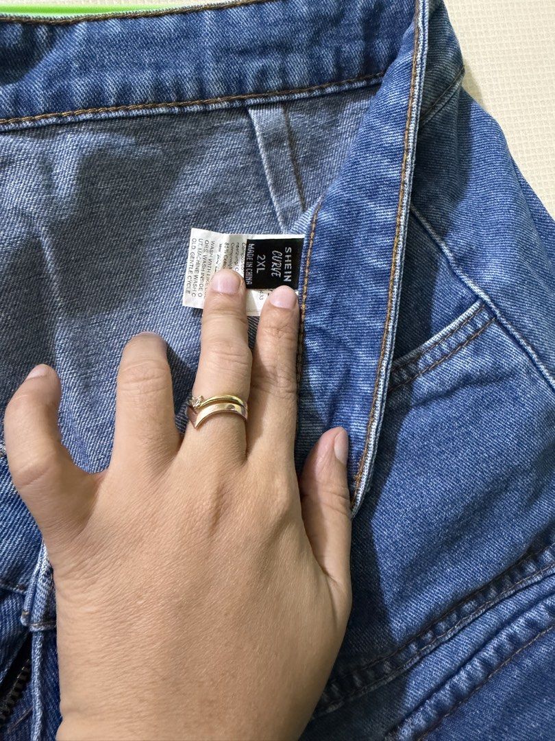 SHEIN Curve Denim Skirt (Category: Skirts) located in San Juan City. Submitted by eiaprelovedsj (Listing ID 1431671608, Image 3). Description: Pho 600 For 2 skirts Flap pocket Denim Skirt.