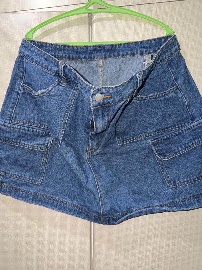 SHEIN Curve Denim Skirt (Category: Skirts) located in San Juan City. Submitted by eiaprelovedsj (Listing ID 1431671608, Image 2). Description: Pho 600 For 2 skirts Flap pocket Denim Skirt.
