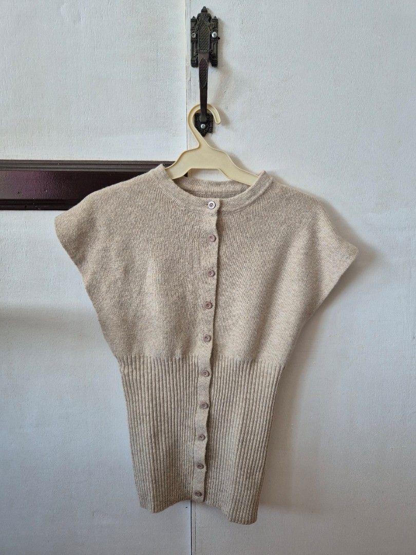 Shein Knitted Flare Sleeves Top (Category: Blouses) located in Manila. Submitted by the_cabinetdeclutter (Listing ID 1431637236, Image 3). Description: -Brand new! Never worn. Rfs: Neckline not my style but super pretty and ganda ng tela!! -Final price posted.