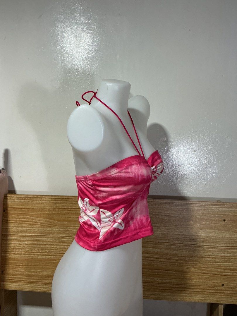 SHEIN Pink Floral Halter Top (Category: Sleeveless) located in Mandaluyong City. Submitted by fayemaure (Listing ID 1431624923, Image 2). Description: - Small to Medium! - Pink halter top - Floral design - Tie-up halter neck - Ruched bust - Soft, stretchy fabric - Great for a casual, summery look mannequin’s * bust: 32” * shoulder width: 15” * arm opening: 12” * waist: 24” * hips: 34” A MUST READ, BEFORE SHOPPING!! MOP: Gcash only (no cod) | cash