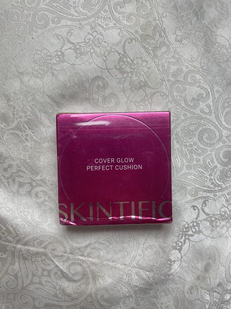 SKINTIFIC Cover Glow Perfect Cushion (Category: Makeup) located in Abucay. Submitted by declutterwyana (Listing ID 1431667066, Image 1). Description: - SKINTIFIC Cover Glow Perfect Cushion - Includes compact and puff - Brand new, in original packaging - Features a vibrant pink compact - Product name clearly printed on compact and box.