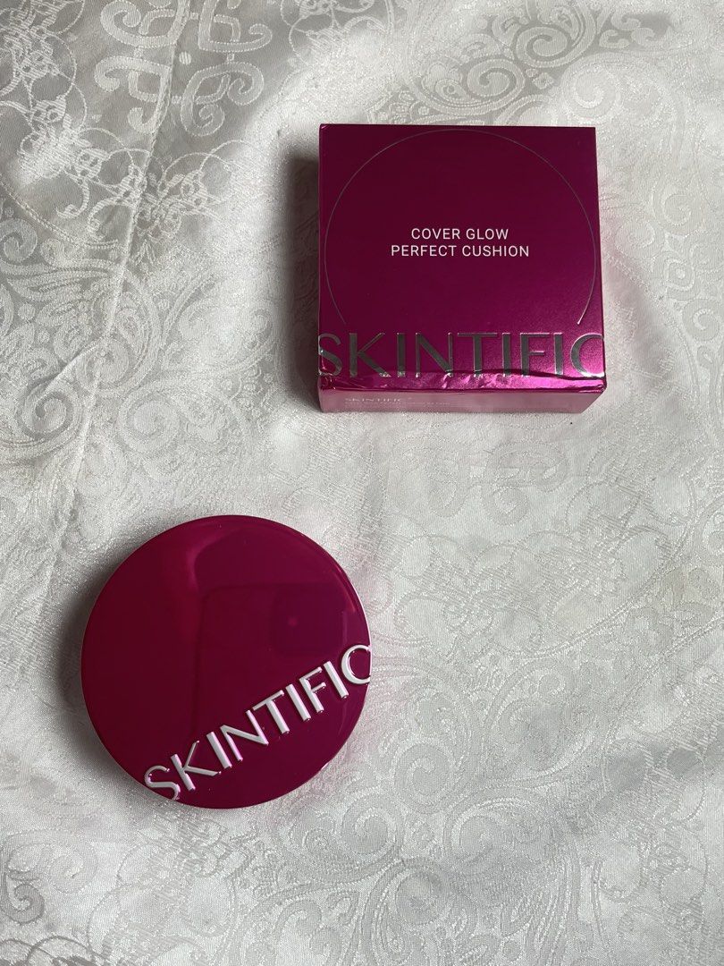 SKINTIFIC Cover Glow Perfect Cushion (Category: Makeup) located in Abucay. Submitted by declutterwyana (Listing ID 1431667066, Image 2). Description: - SKINTIFIC Cover Glow Perfect Cushion - Includes compact and puff - Brand new, in original packaging - Features a vibrant pink compact - Product name clearly printed on compact and box.