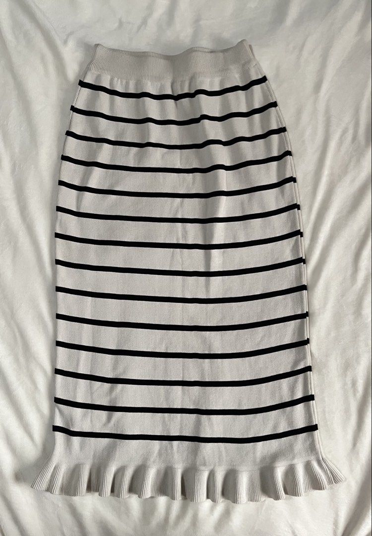 Striped Knit Skirt with Ruffles (Category: Skirts) located in Mandaluyong City. Submitted by mandmclosey_ (Listing ID 1431665267, Image 2). Description: - Classic striped knit skirt - Comfortable elastic waistband - Flattering silhouette - Length: 21 inches - Waist: 24-27 inches - Features a ruffle hem - Ideal for casual outfits Loc: Mandaluyong City Mode of payment: Gcash only!! Mode of delivery: lalamove/angkas padala/lbc/gogo xpress/etc. Buyer