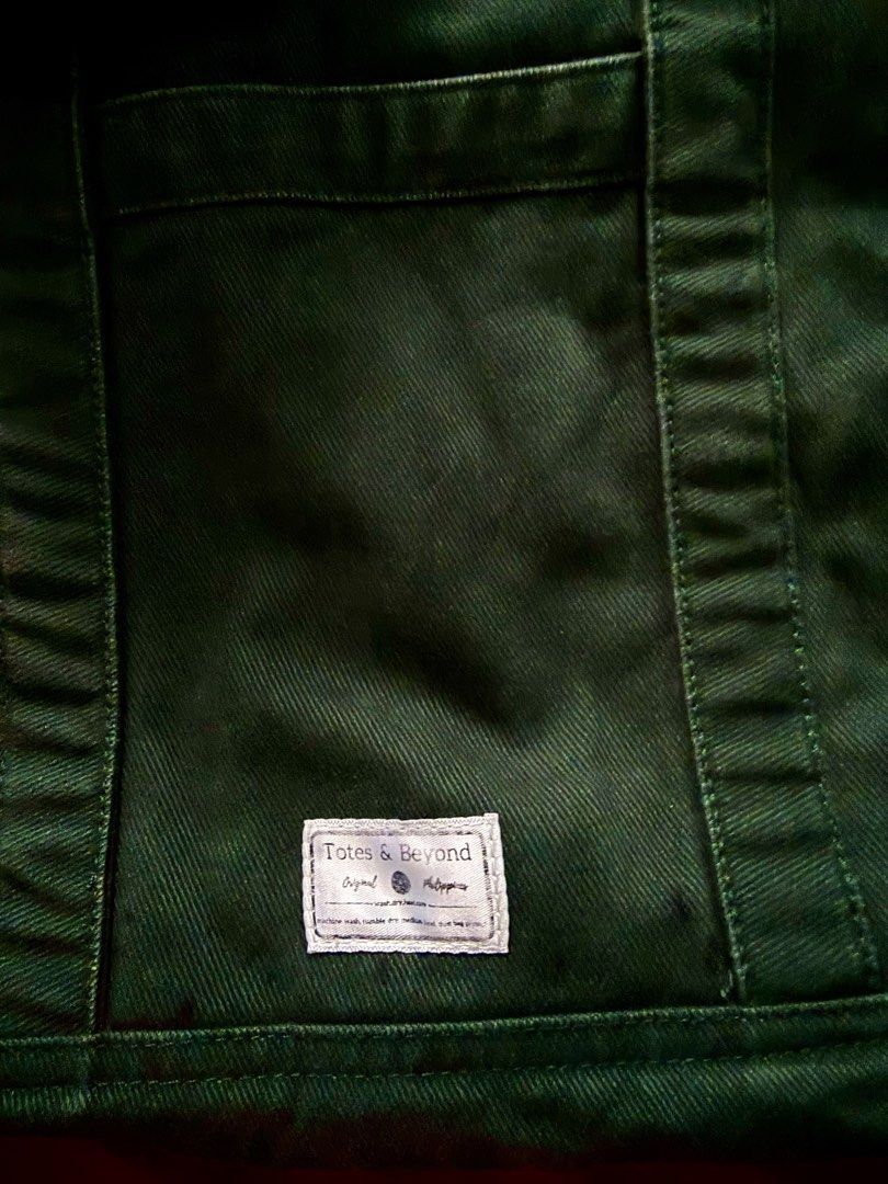 Totes & Beyond Tote Bag (Moss Green) (Category: Tote Bags) located in Quezon City. Submitted by assdeclutters (Listing ID 1431594897, Image 2). Description: Light discoloration visible due to washing. Still in good condition! Not using it anymore..