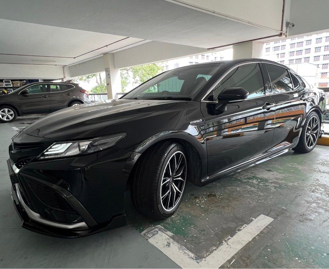 Toyota Camry Hybrid 2.5 Elegance (A) (Category: Used Cars) located in Singapore. Submitted by cranberrycanary (Listing ID 1431583874, Image 3). Description: 2.5l inline 4 cylinders 16v dual VVT-IE with hybrid synergy drive, keyless start, Toyata sensing, cruise control, LED daytime running light Electric ventilated front seats, Michelin tyres and upgraded rims, media player and sound system, premium leathery upholstery, reverse camera and sensors