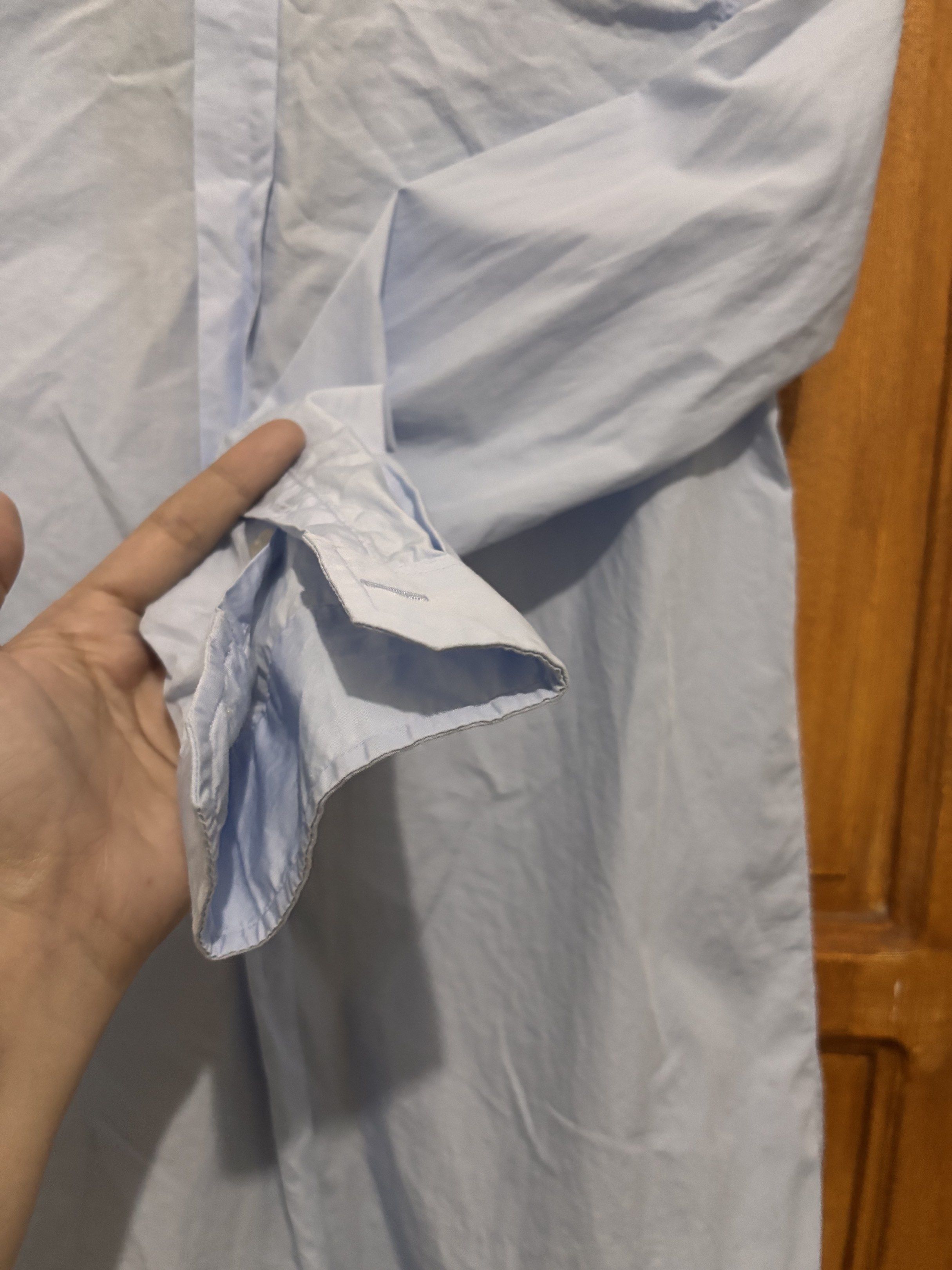 Uniqlo Light Blue Long Sleeve Button-Down Shirt (Category: Longsleeves) located in Cavite. Submitted by clawsetangelaco (Listing ID 1431652960, Image 3). Description: • Brand: Uniqlo • Fabric: Cotton (Oxford/Broadcloth) • Color: Light Blue • Size: Medium (Chest: 17.5” | Length: 27”) • MOP: Gcash only (Free SF) • Shipment: Weekend Shipment only.