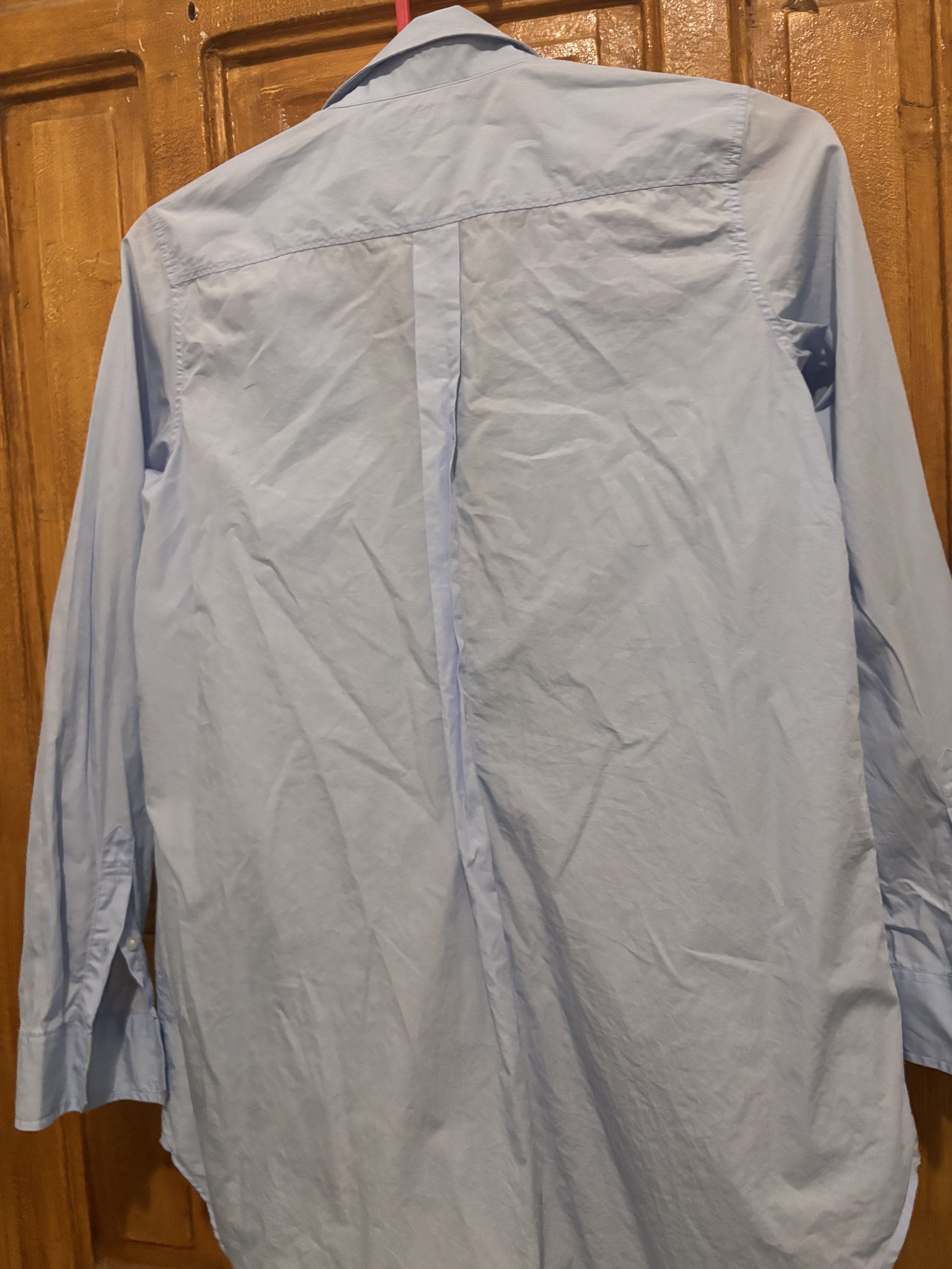Uniqlo Light Blue Long Sleeve Button-Down Shirt (Category: Longsleeves) located in Cavite. Submitted by clawsetangelaco (Listing ID 1431652960, Image 2). Description: • Brand: Uniqlo • Fabric: Cotton (Oxford/Broadcloth) • Color: Light Blue • Size: Medium (Chest: 17.5” | Length: 27”) • MOP: Gcash only (Free SF) • Shipment: Weekend Shipment only.