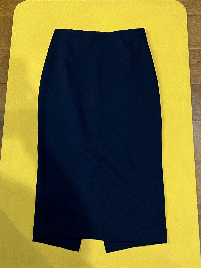 Uniqlo Pencil Skirt (Category: Skirts) located in Quezon City. Submitted by mombie888 (Listing ID 1431621614, Image 1). Description: - Uniqlo pencil skirt - Black color - Classic design - Features a back slit for easy movement - Elastic waistband - Comfortable material - Versatile for various occasions - used less than 5x - SRP: Php990 Payment: Gcash or BPI only Shipping: fee c/o buyer. Grab or Lalamove only. QC location. .
