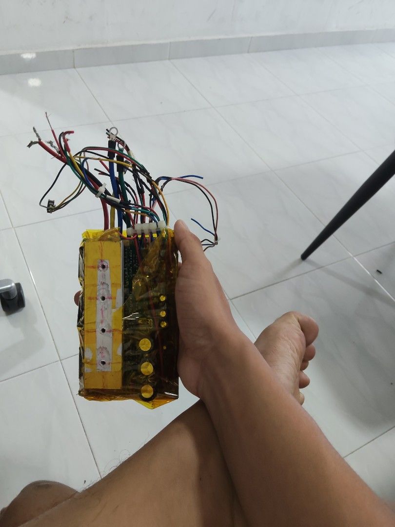 Unkown controller (Category: Motorcycle Accessories) located in Singapore. Submitted by whygay (Listing ID 1431693219, Image 1). Description: ebike controller.