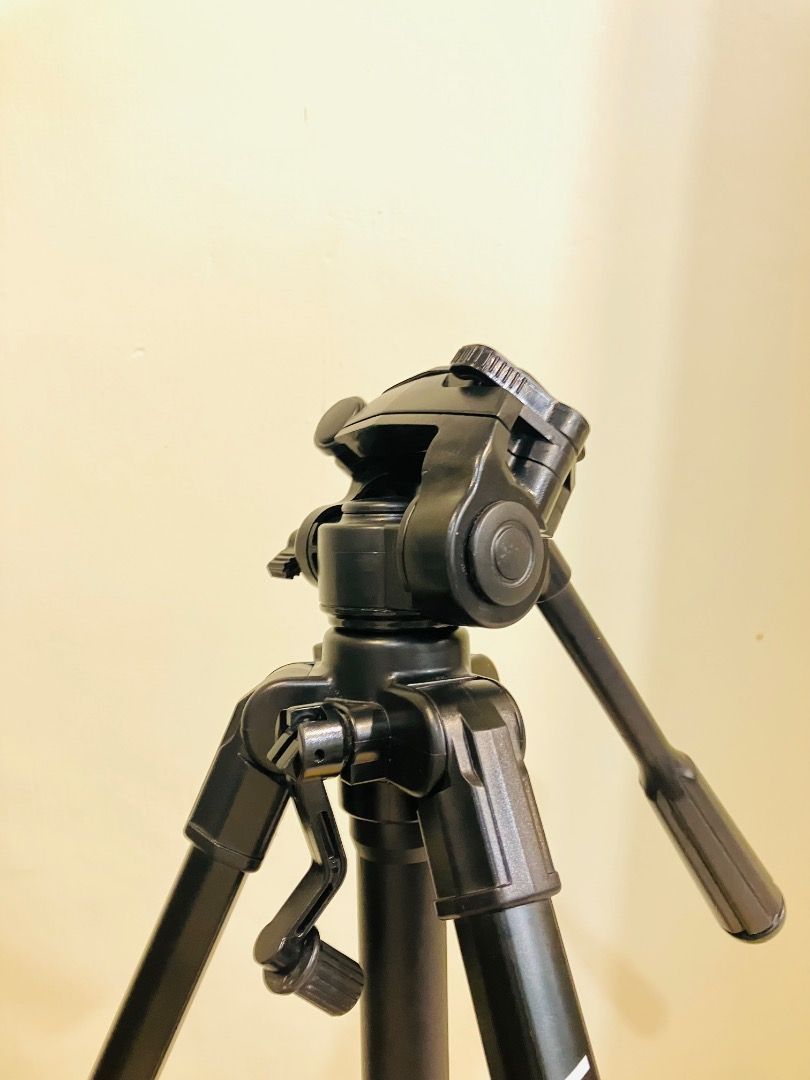 Velbon CX-888 Black Tripod (Category: Tripods & Monopods) located in Calasiao. Submitted by ashalegria66398 (Listing ID 1431614734, Image 3). Description: Selling my Velbon CX 888 tripod 145 cm height Quick release Foldable .