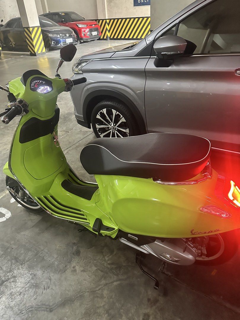 Vespa Sprint 150 Green (Category: Motorbikes for Sale) located in Manila. Submitted by elutpogi (Listing ID 1431669233, Image 2). Description: For sale/swap Vespa sprint 150 Green 2025 model (purchased feb 2026) Complete and clean papers With OR and CR With plate number 2 keys First owner Very low mileage Bnew condition All stock Still under warranty With service coupon for 2 yrs with lowering kit In a covered parking since day 1 RFS: upgrade Man