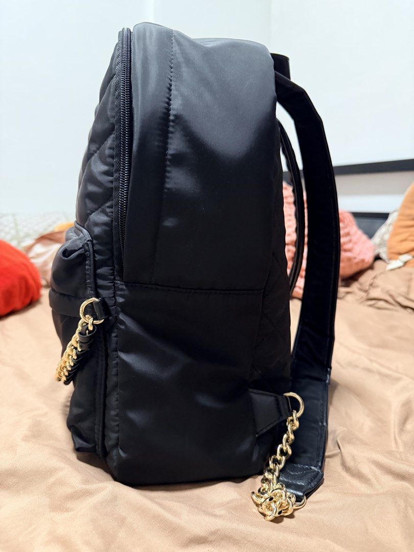 Victoria's Secret Quilted Nylon Backpack (Category: Backpacks) located in Taguig. Submitted by romarkablefinds (Listing ID 1431759408, Image 2). Description: Victoria's Secret Quilted Nylon Backpack Brand-new with tag 100% authentic Bought for 450AED ~ ₱7,000 RFS: decluttering MoP: Gcash, Bank Transfer Location: Taguig Same Day Delivery: Buyer will book a rider/courier of choice (Lalamove/Grab/Angkas etc) Provincial Shipping: via J&T Express Note