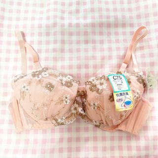 (Category: ) located in . Submitted by romanticise (Listing ID 1431762787, Image 1). Description: .