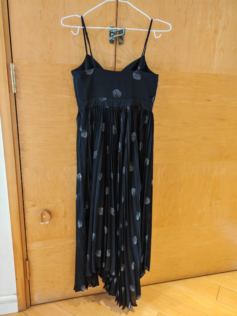 witchery pleated dress Witchery pleated white maxi dress. Super flowy,